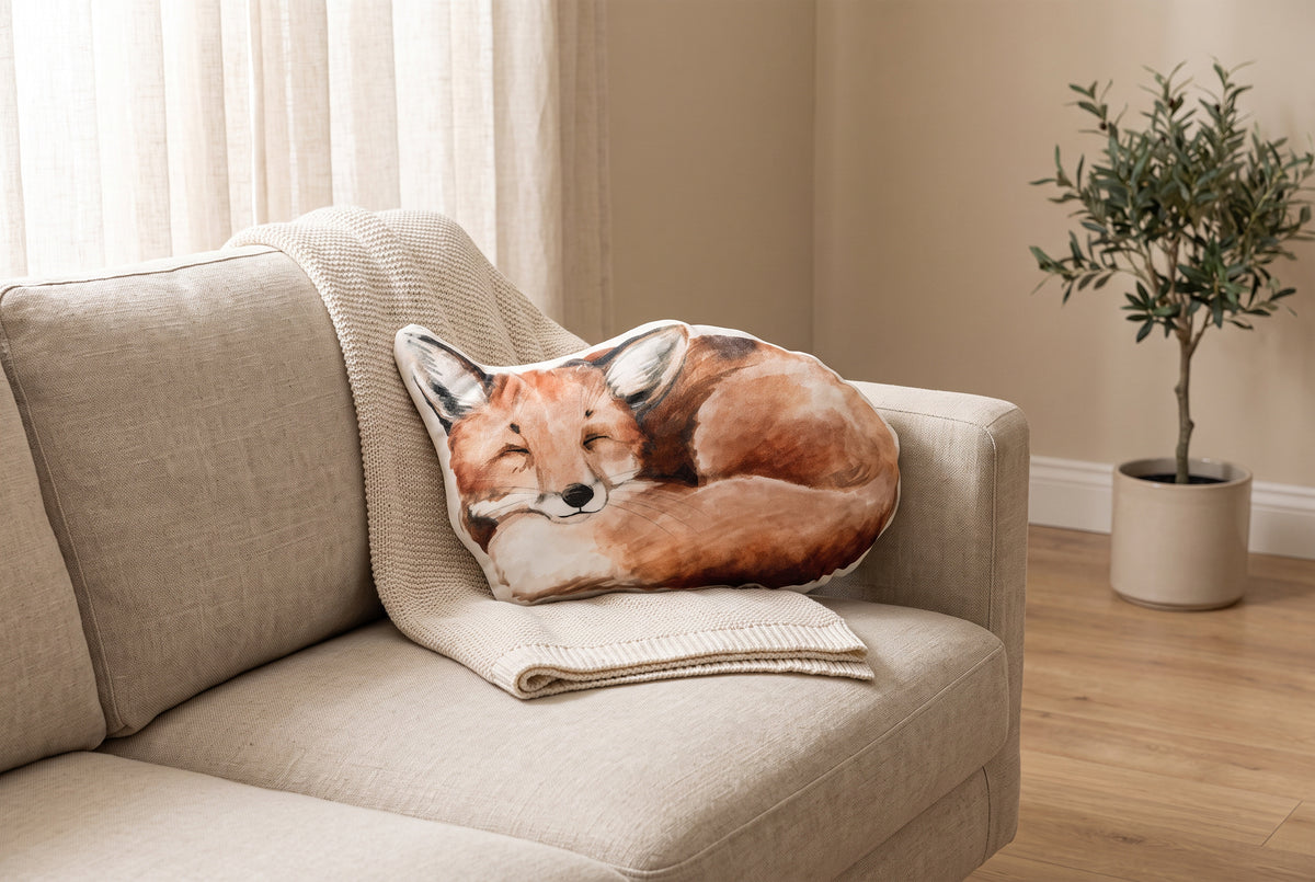 Dekokissen für Kinder Fuchs-Motiv ultraweicher Samt auf einem Leinensofa im Wohnzimmer