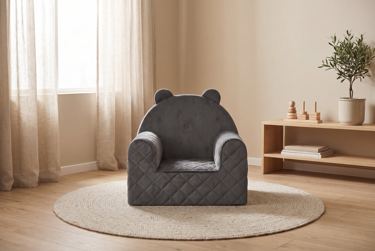 Kindersessel Bärenform Dunkelgrau im hellen Kinderzimmer